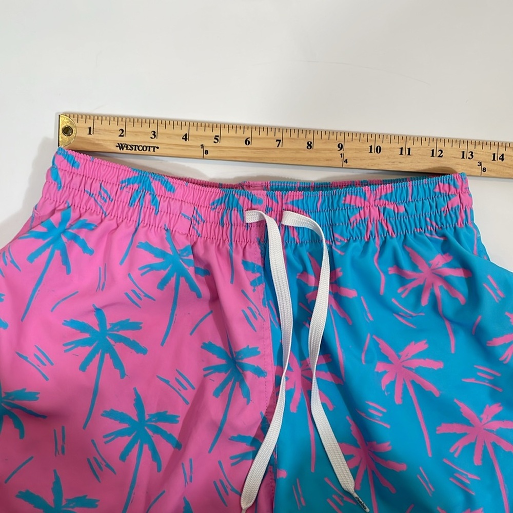 Chubbies Prince Of Prints Swim Trunks Size M Pink Blue Lined EUC - Picture 6 of 13